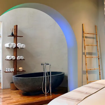 The Giri Hotel *